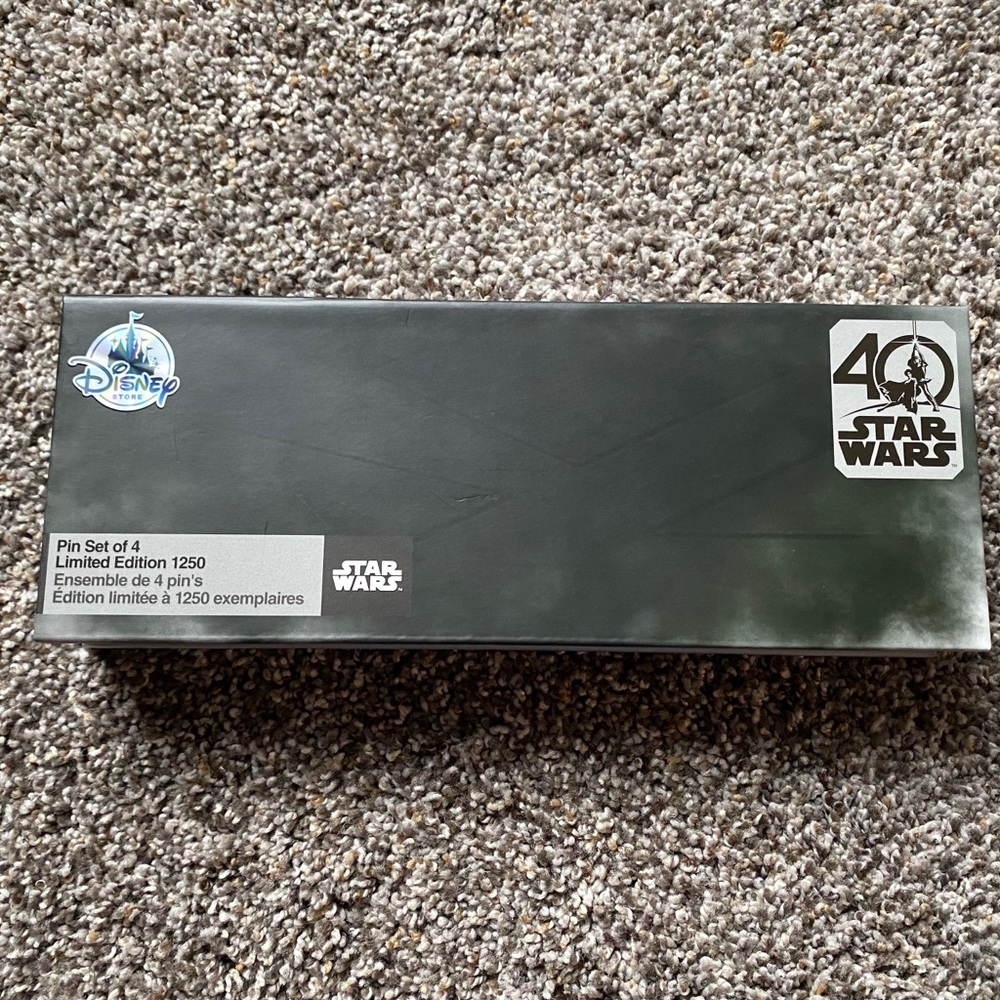 Star Wars 40th Anniversary Box Pin Set LE 1250 - Picture 2 of 3